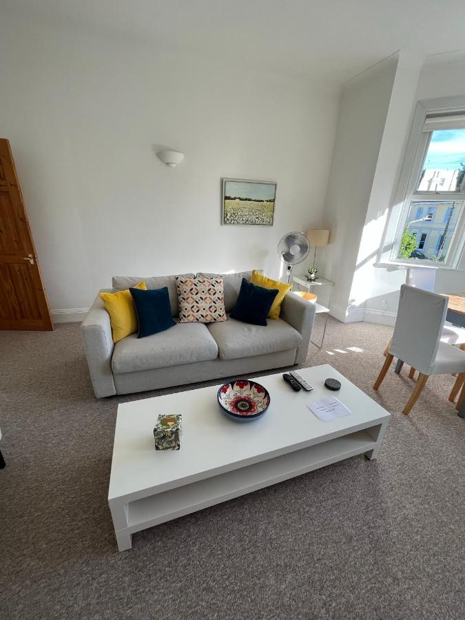 Tree Tops Apartment In Tunbridge Wells Luaran gambar